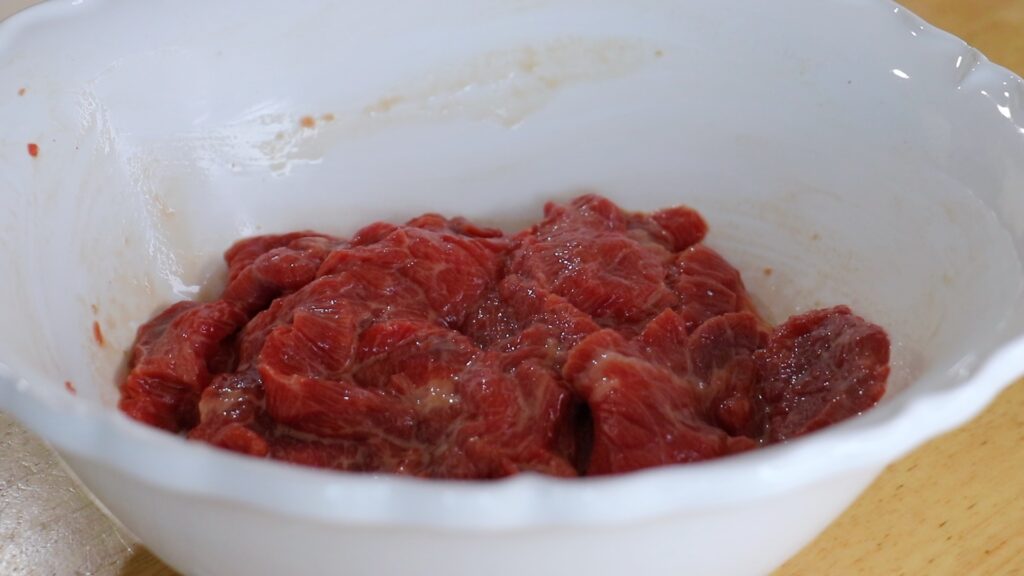 Beef and Broccoli 1. Marinate
