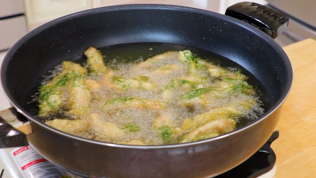 Crispy Pork with Dill 4. Fry