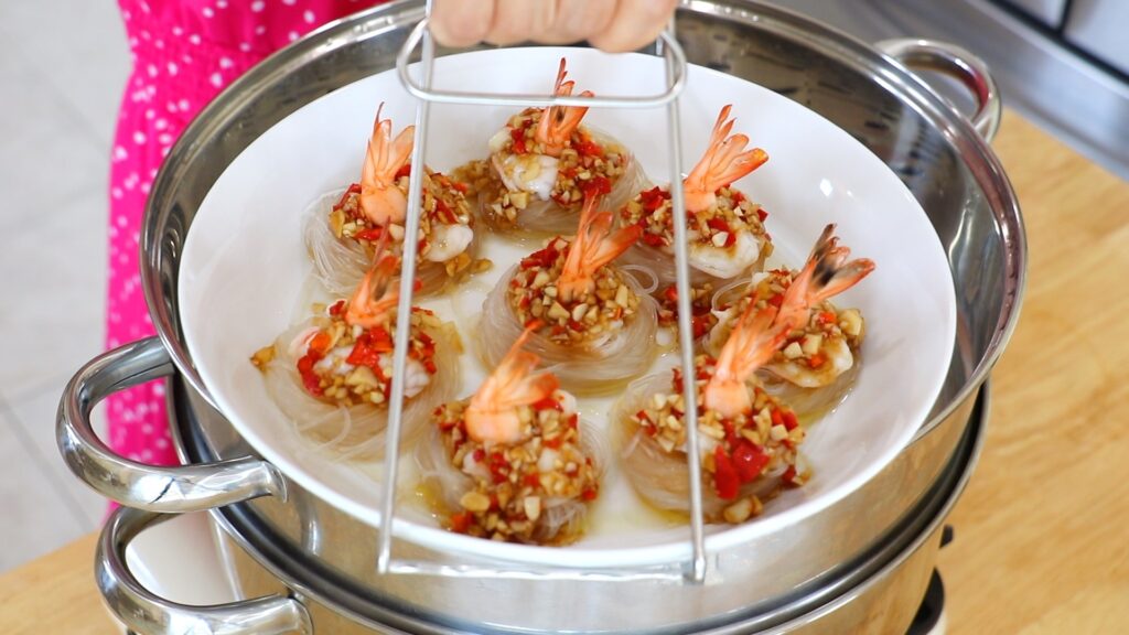 Steamed Shrimp with Glass Noodles 7. Steam