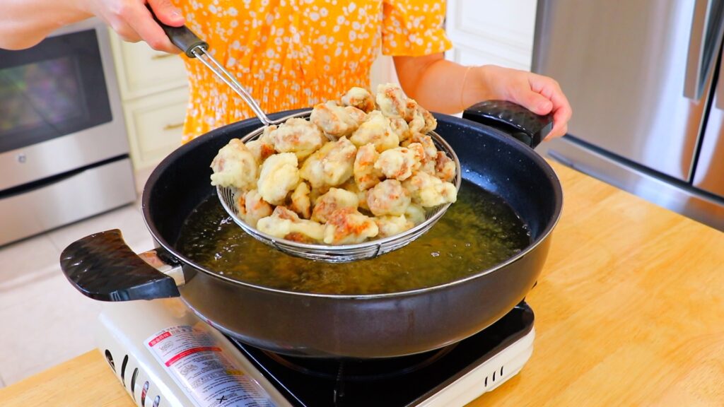 Sweet and Sour Pork 3. Fry the Pork