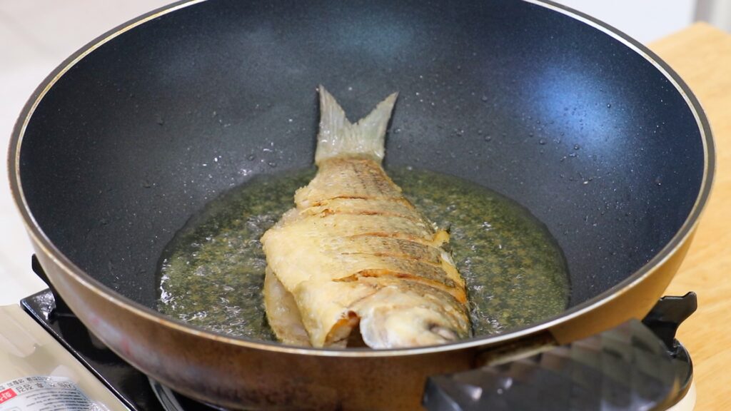Chinese Braised Fish 5. Fry
