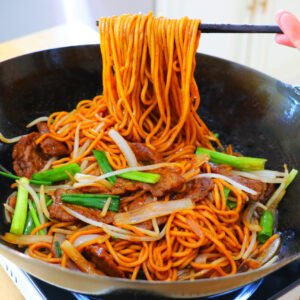 25 Min Beef and Onion Lo Mein Recipe
