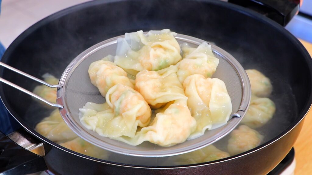 30-Min Shrimp Wonton Soup 6. Boiled