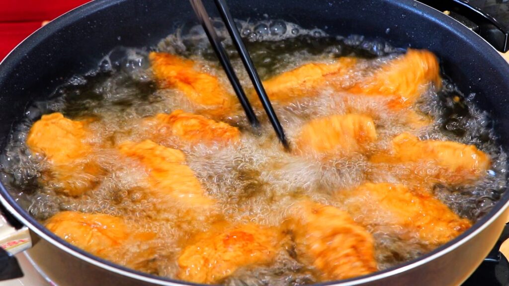 20-Min Garlicky Fried Chicken Wings 5. 2nd Fry